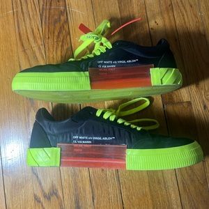 Size 10.5 - Off-White Vulcanized Low Black Fluo Yellow